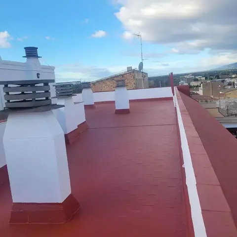 Después: azotea de un edificio con chimeneas